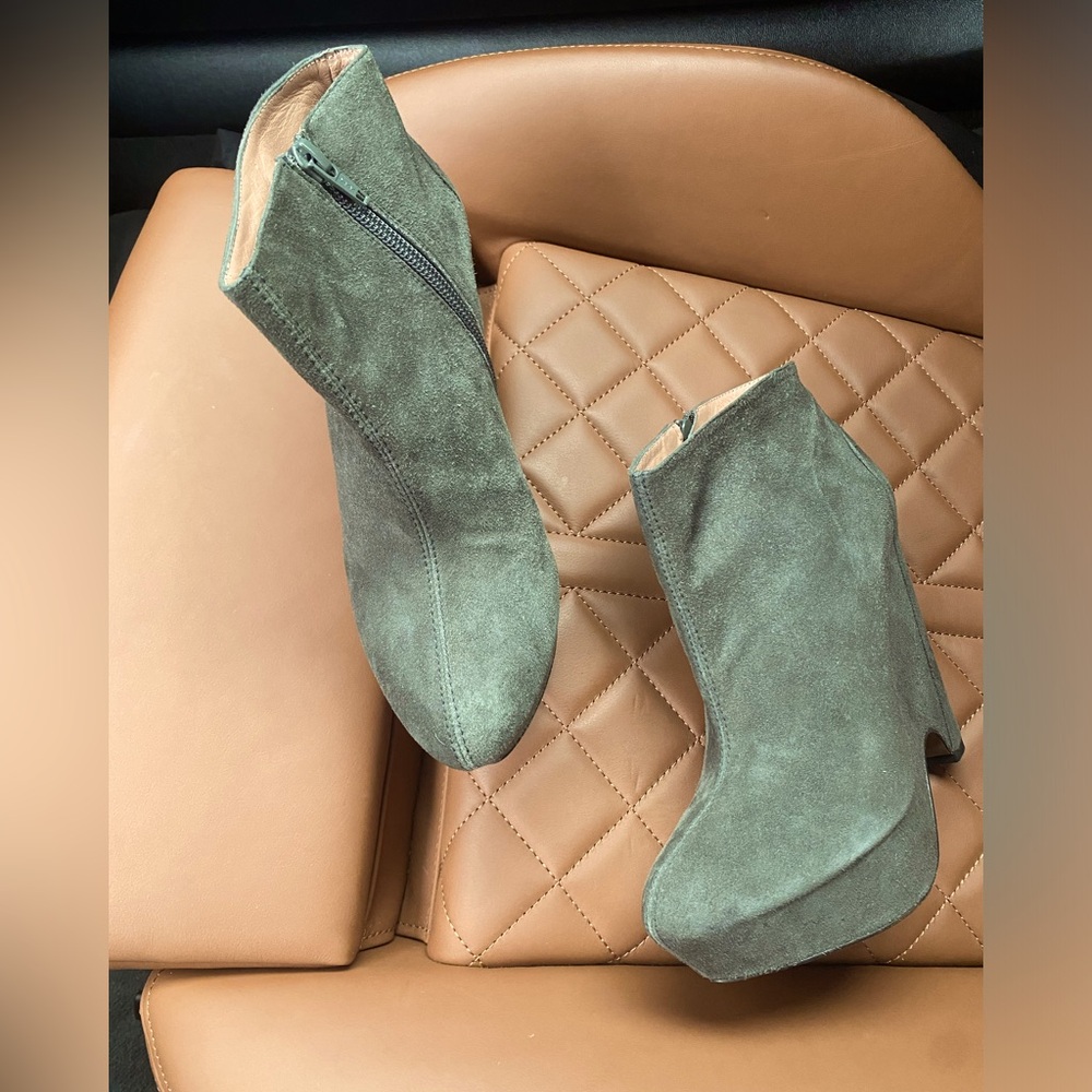 Pura Lopez Grey suede wedge booties Size 37
